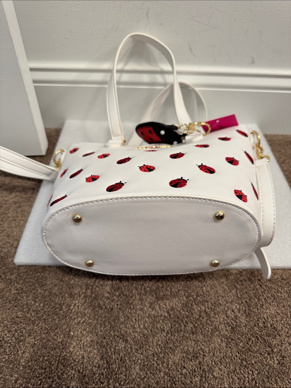 Betsey Johnson White swalloped Ladybug Crossbody Tote bag ladybug charm NWT - Picture 5 of 9